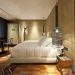 Radisson Blu Hotel, Hotel