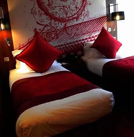 Radisson Blu Hotel, Hotel